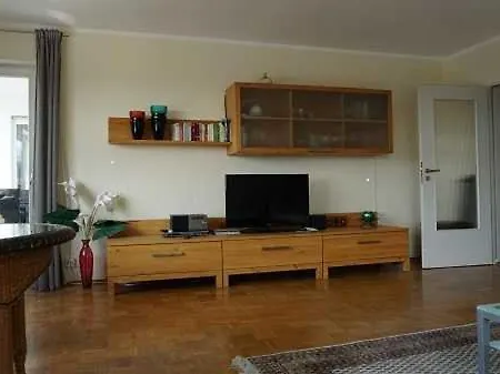Cecilia Apartment *